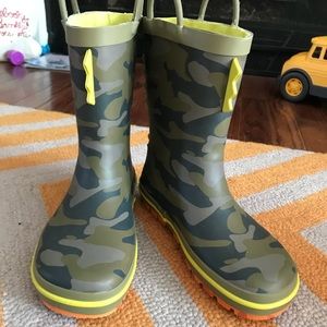 NEW- Boys rubber rain boots